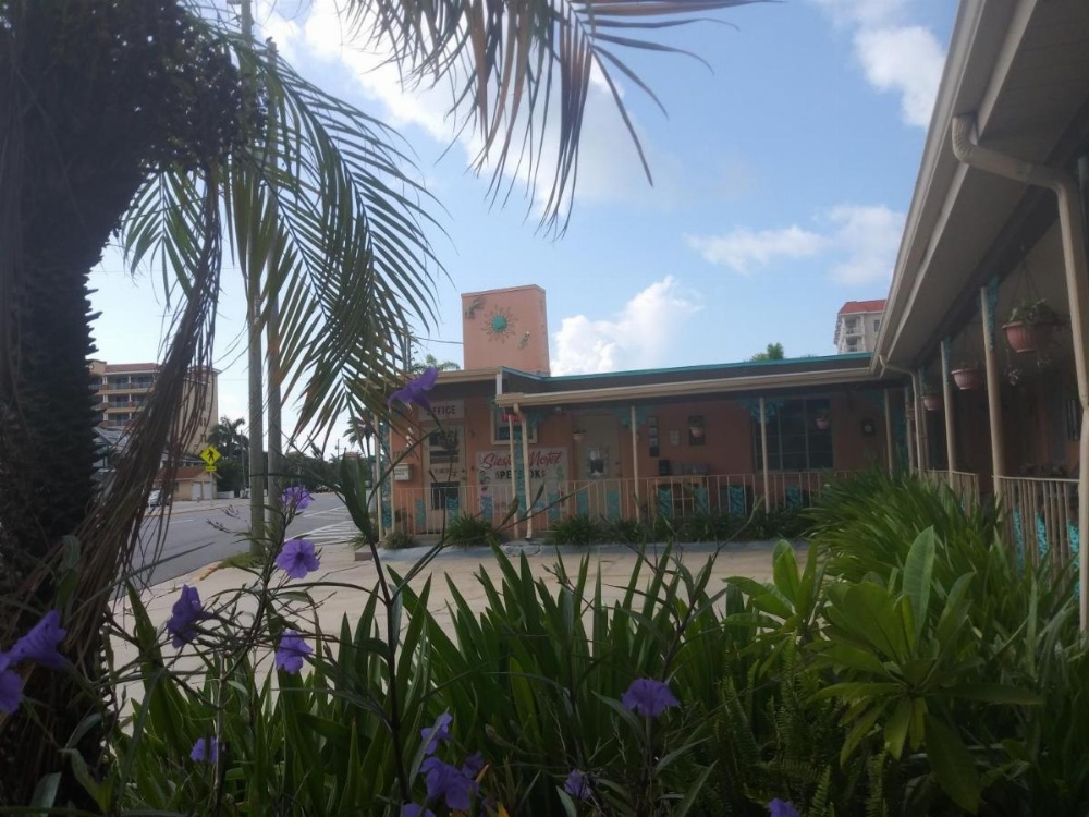 Siesta Motel and Surfside Cabanas Image 37