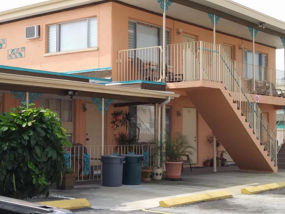 Siesta Motel Budget Queen Room